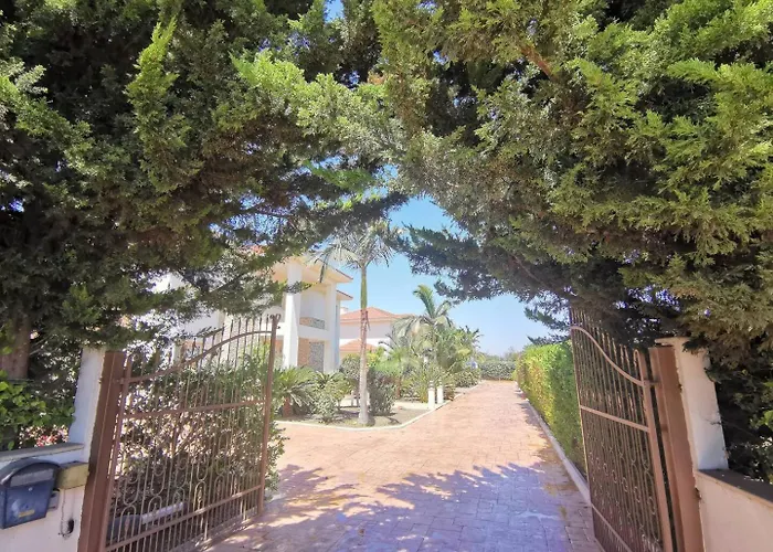 Vila Orchard Blossom Private With Pool Phrenaros