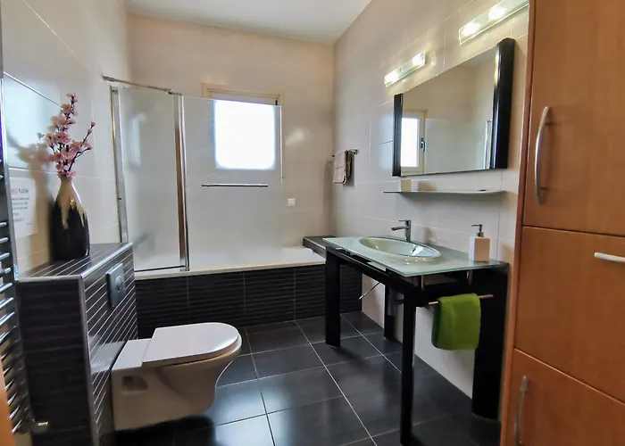 Vila Orchard Blossom Private With Pool Phrenaros